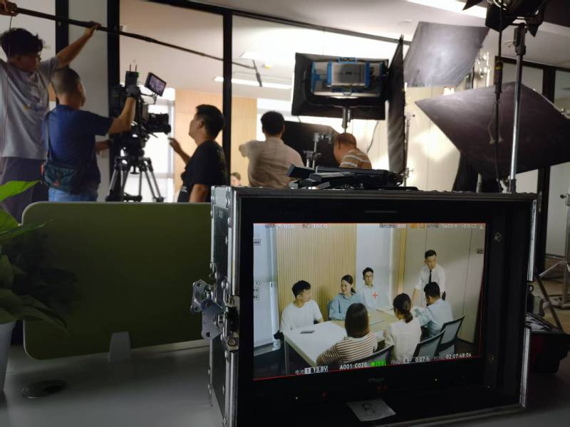 立山区TVC拍摄公司：科技产品视觉化大师，诠释未来感与功能美学